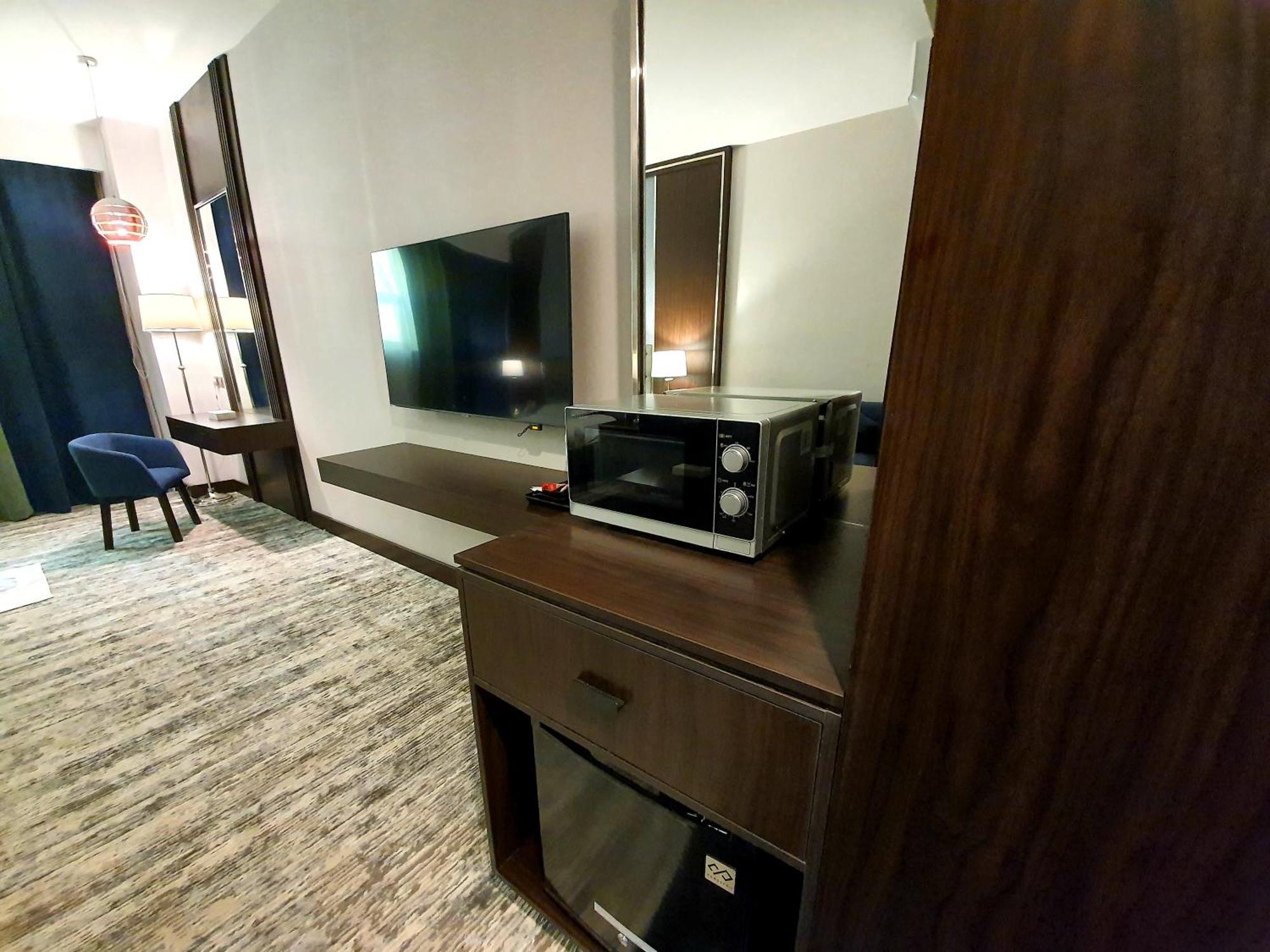 Lily Hotel Suite Mubarraz Эль-Хуфуф Номер фото