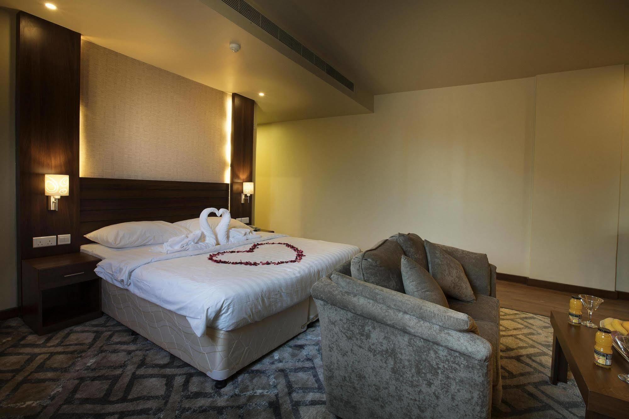 Lily Hotel Suite Mubarraz Эль-Хуфуф Экстерьер фото